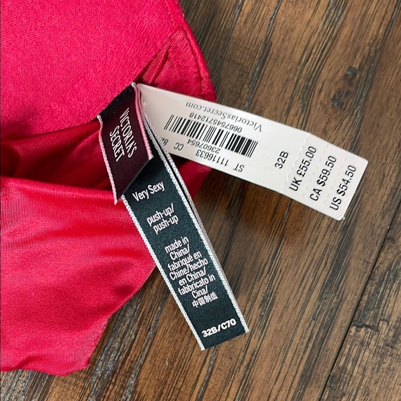 NWT Victoria’s Secret Very Sexy Push Up Red Women's Bra, 32B - Picture 2 of 4